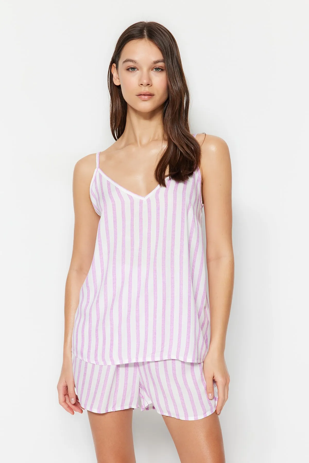 Trendyol Collection  Pyjama-Set aus Viskosegewebe mit lila gestreiften Seilträgern THMSS23PT00006
