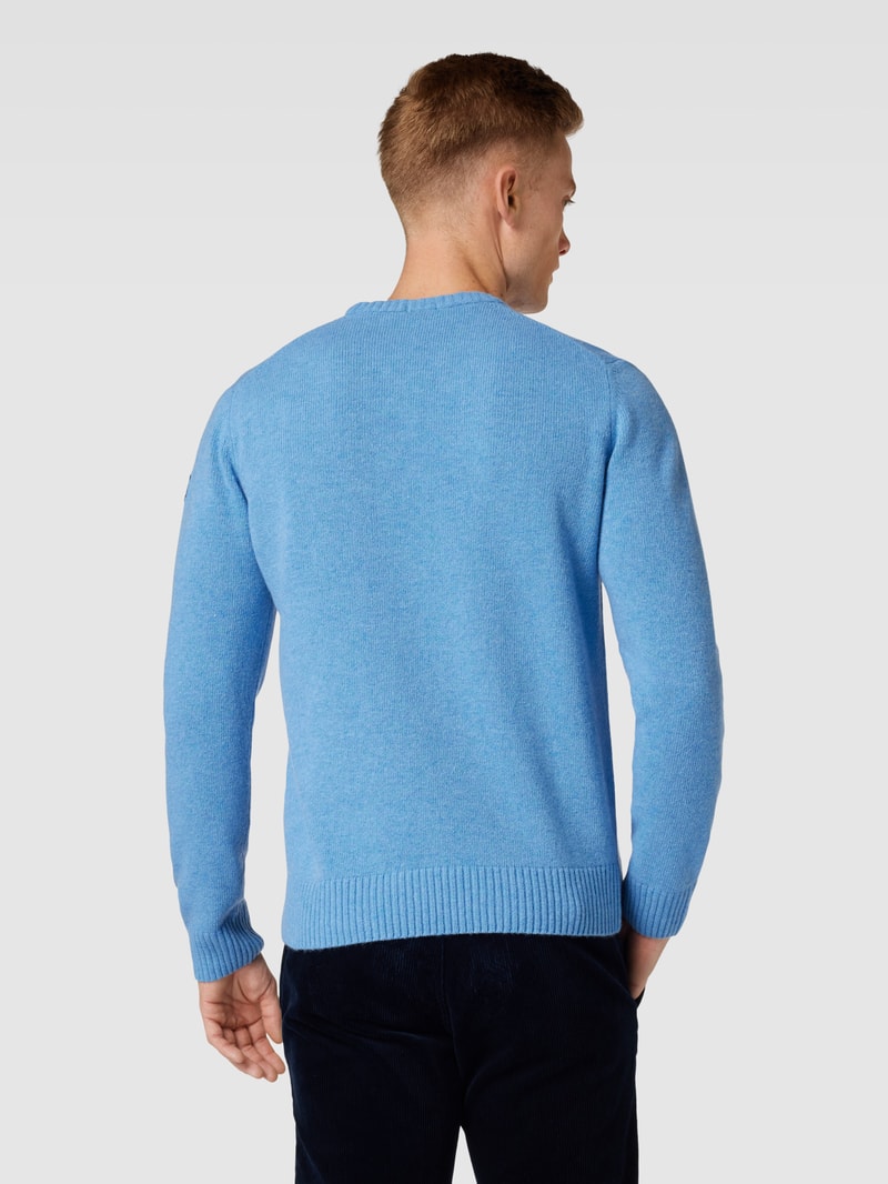 Strickpullover mit Label-Patch in hellblau