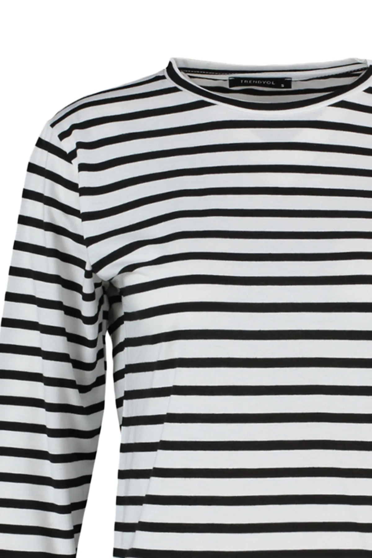 Trendyol Collection  Weiß gestreiftes Basic-Strick-T-Shirt TWOAW23TS00002