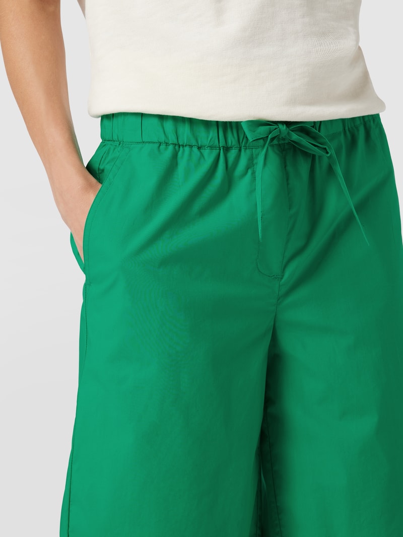 Bermudas mit seitlichen Eingrifftaschen in smaragdgrün