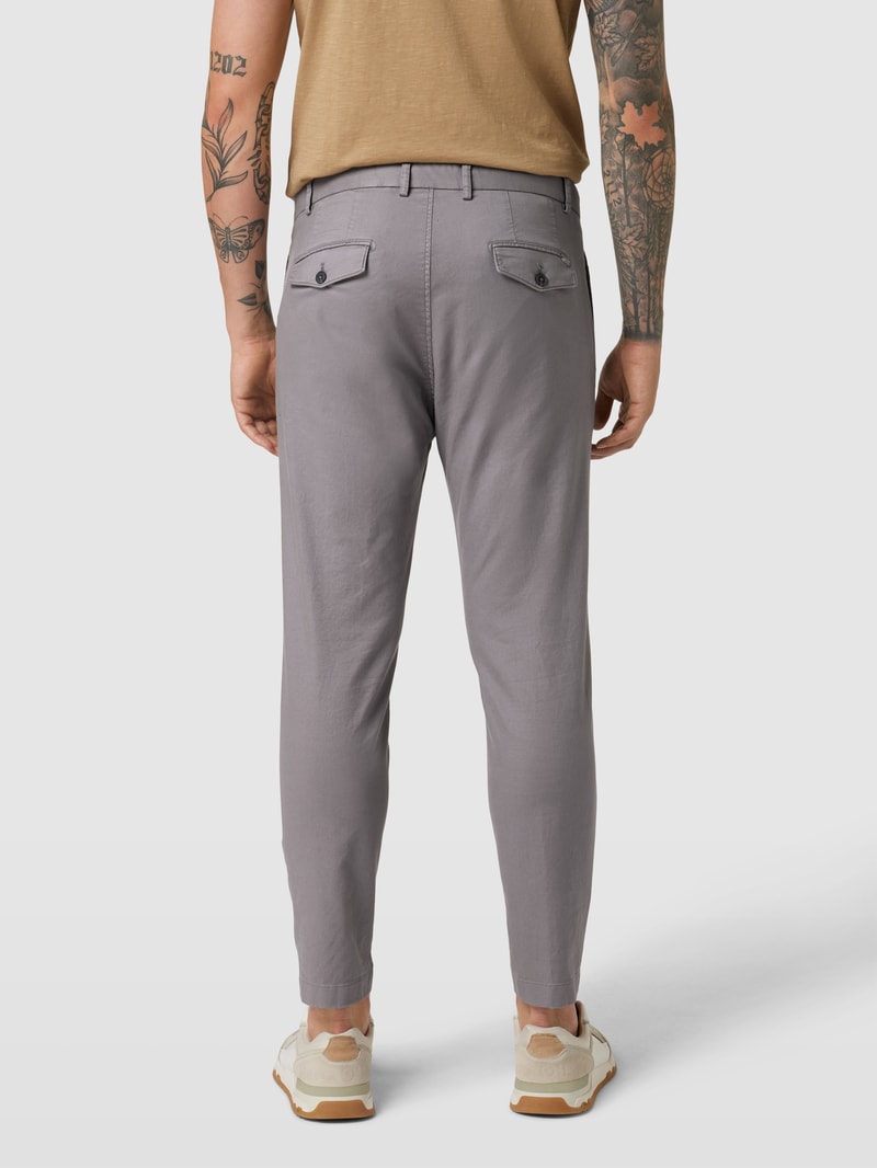 Stoffhose mit Paspeltasche Modell 'Sapo' in silber
