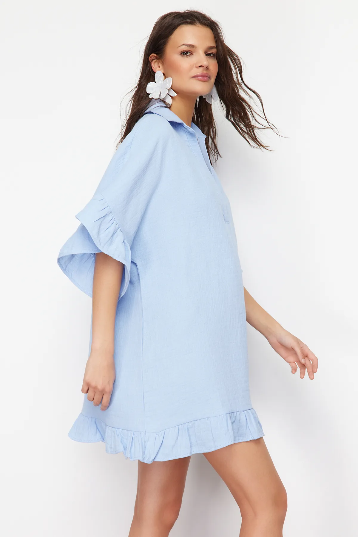 Trendyol Collection  Blaues Mini-Strandkleid mit gewebten Rüschen TBESS24EL00115