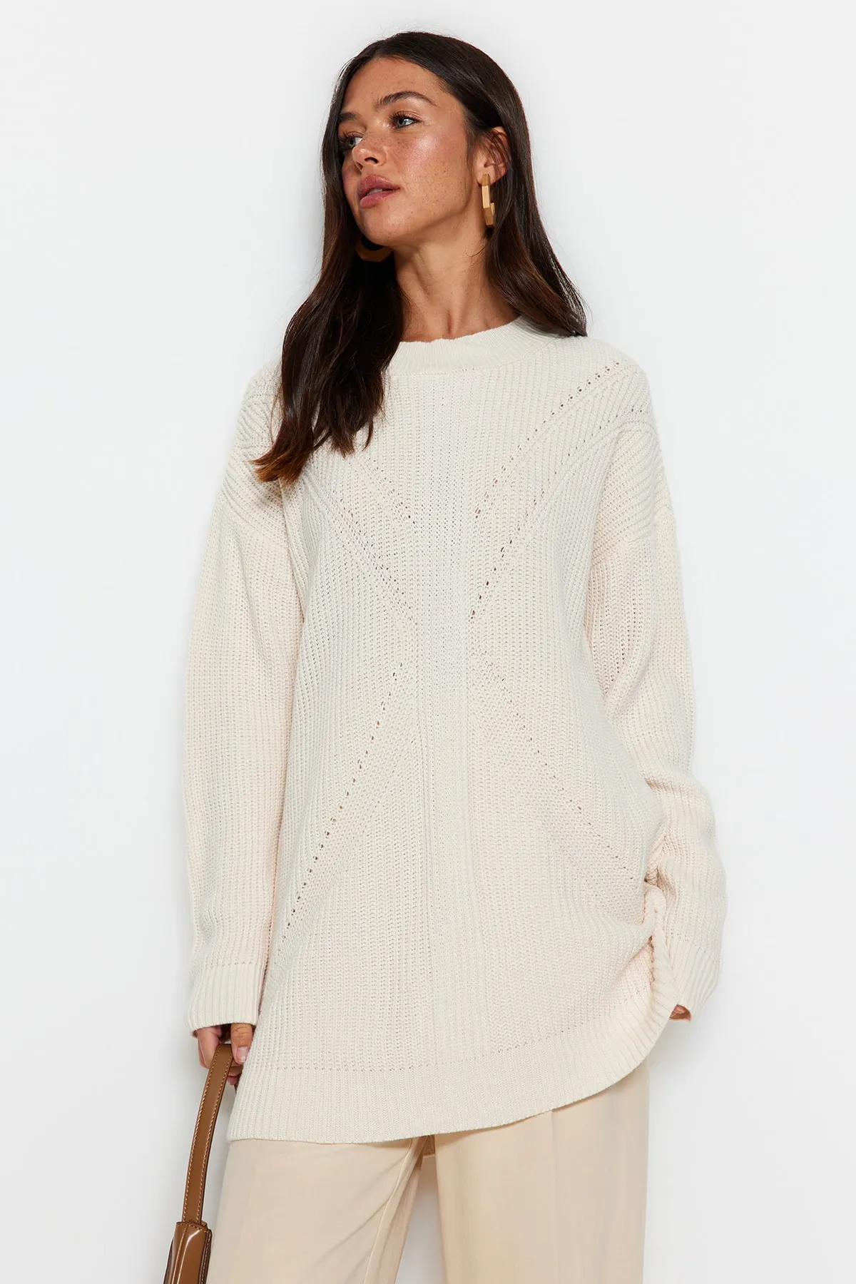 Trendyol Modest  Steiniger Strickpullover mit Rundhalsausschnitt TCTAW24AK00023
