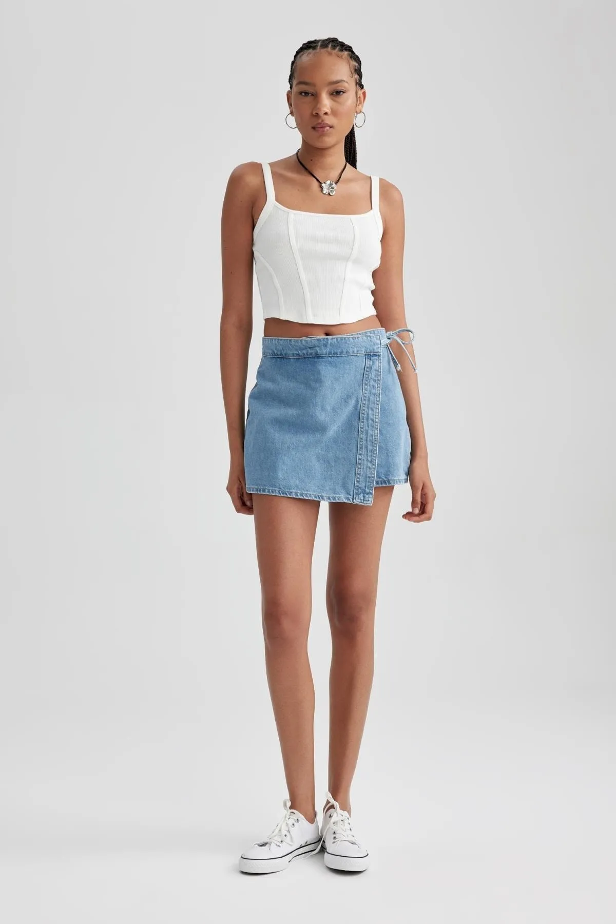 DeFacto  Jeans-Minishortsrock mit normaler Taille B2483ax23hs