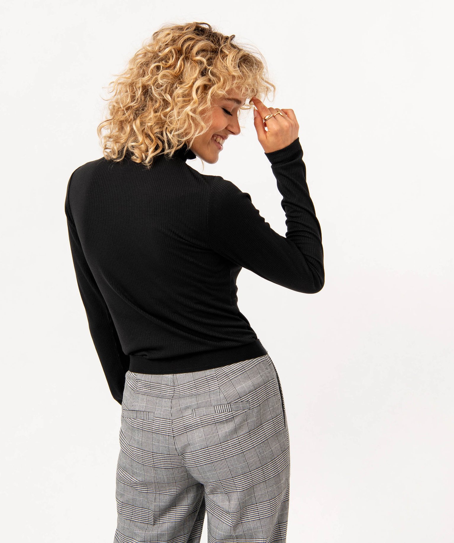 Tee-shirt à manches longues et col roulé en maille ctelée femme