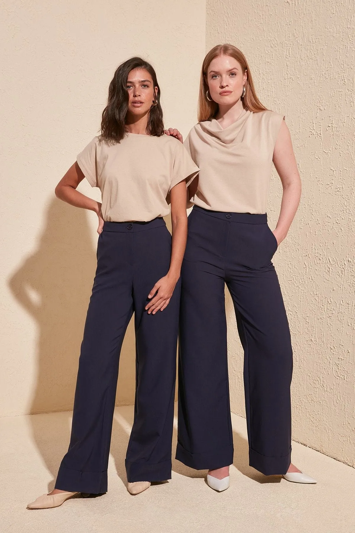 Trendyol Collection  Marineblaue Hose mit weitem Bein TWOSS19ST0179