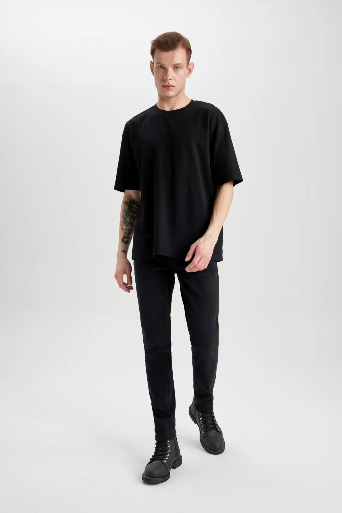 DeFacto  T-Shirt - Schwarz - Oversized