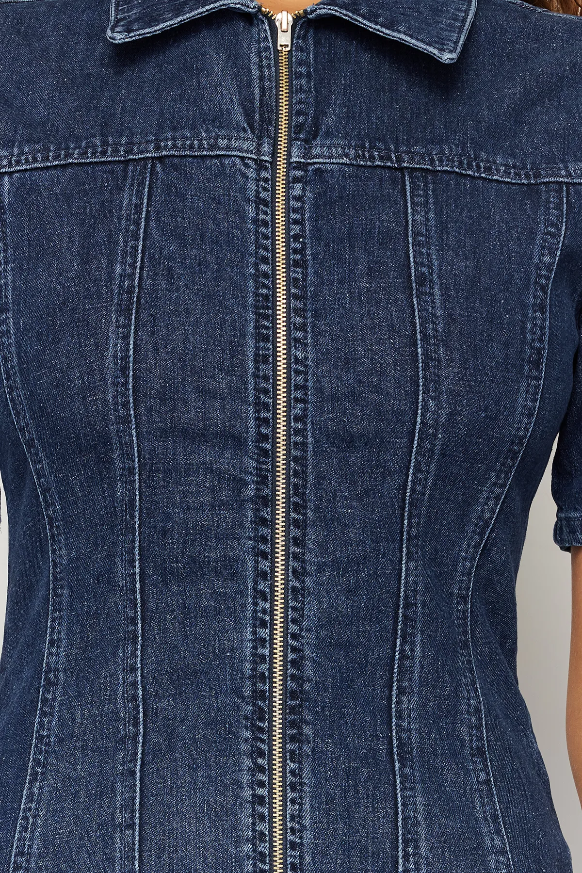 Trendyol Collection  Dunkelblaues, nachhaltigeres, figurbetontes Mini-Jeanskleid mit Reißverschluss TWOSS24EL00381