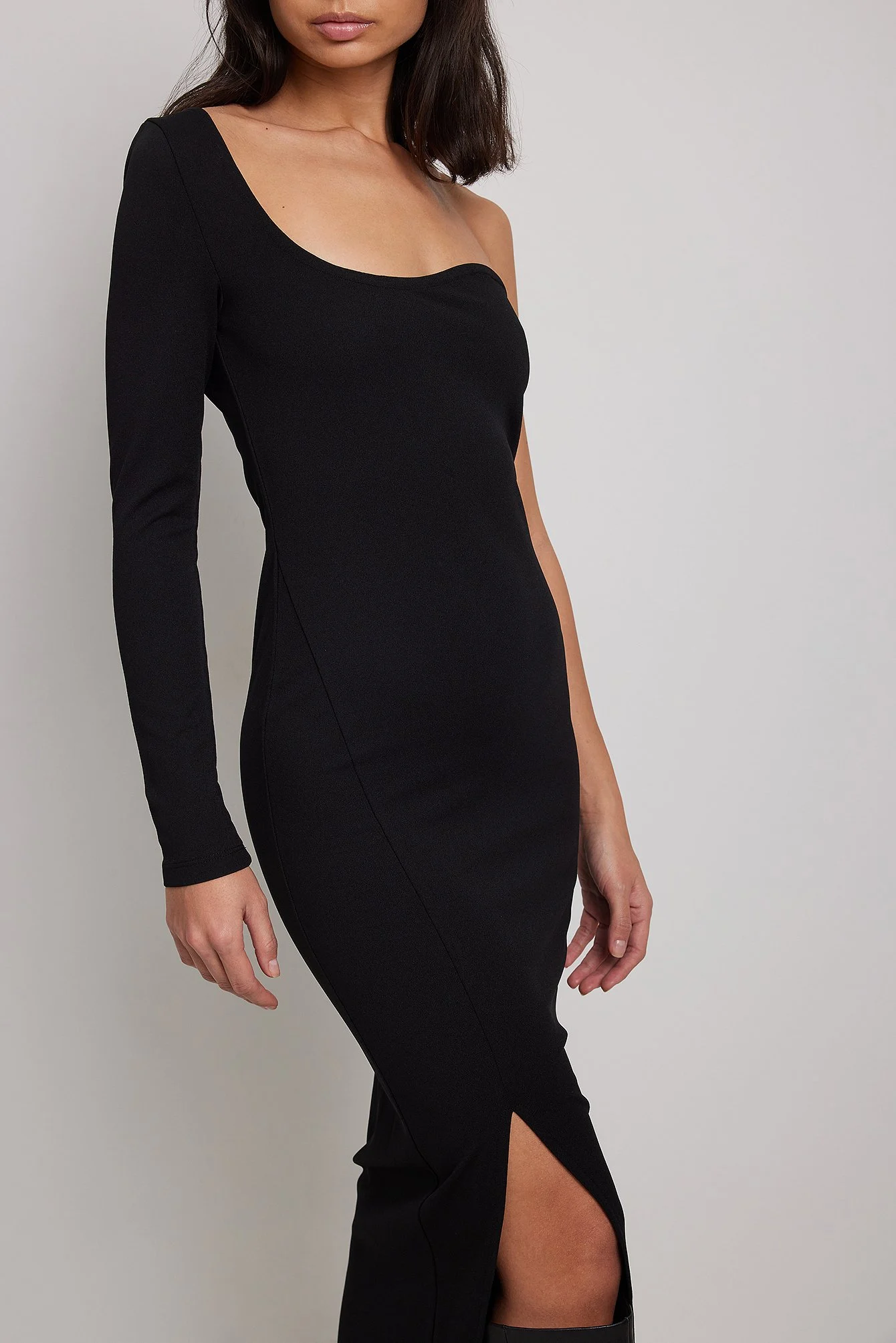 Einarmiges Midikleid
