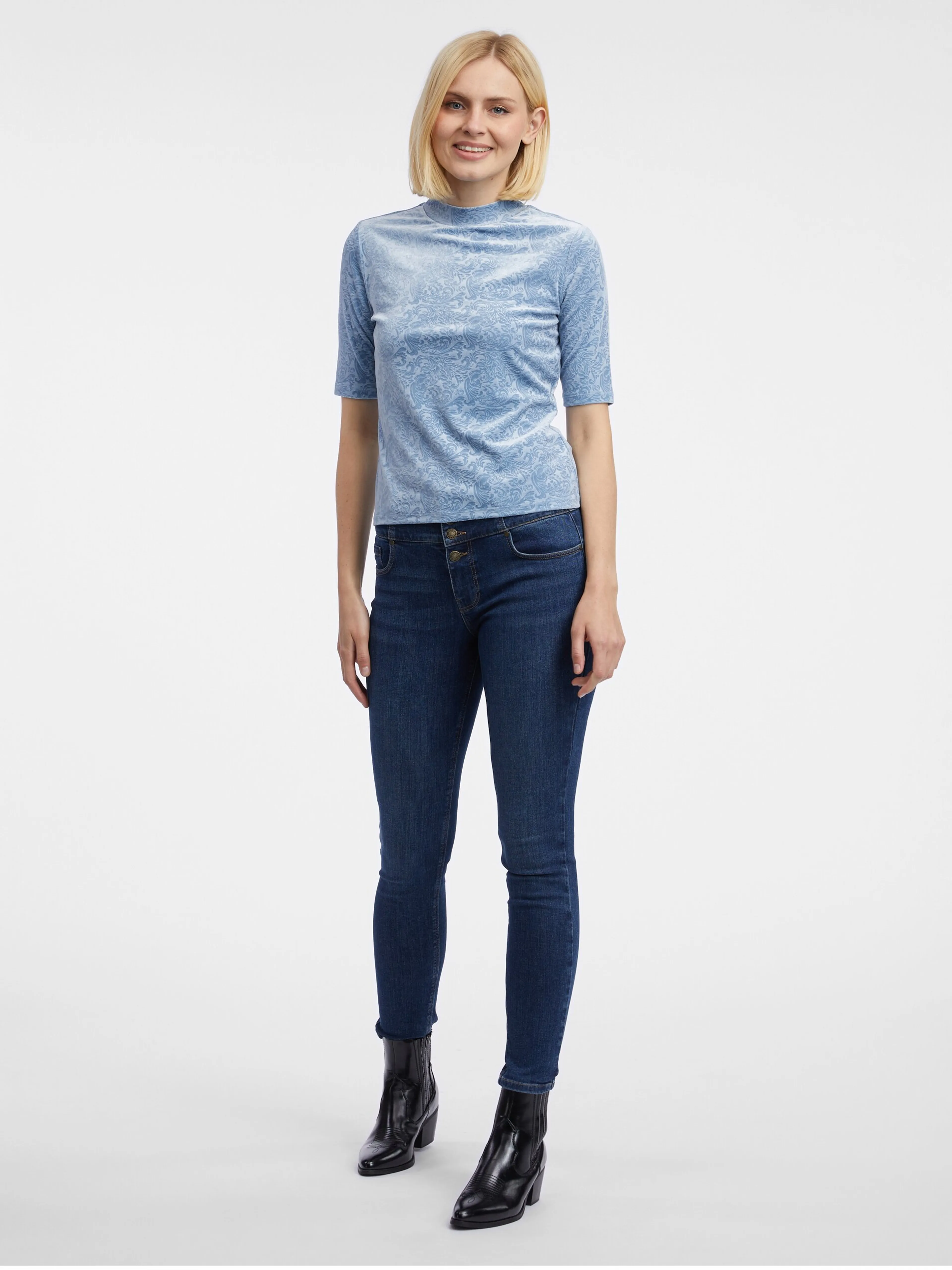 Hellblaues gemustertes Damen-Top aus Samt ORSAY
