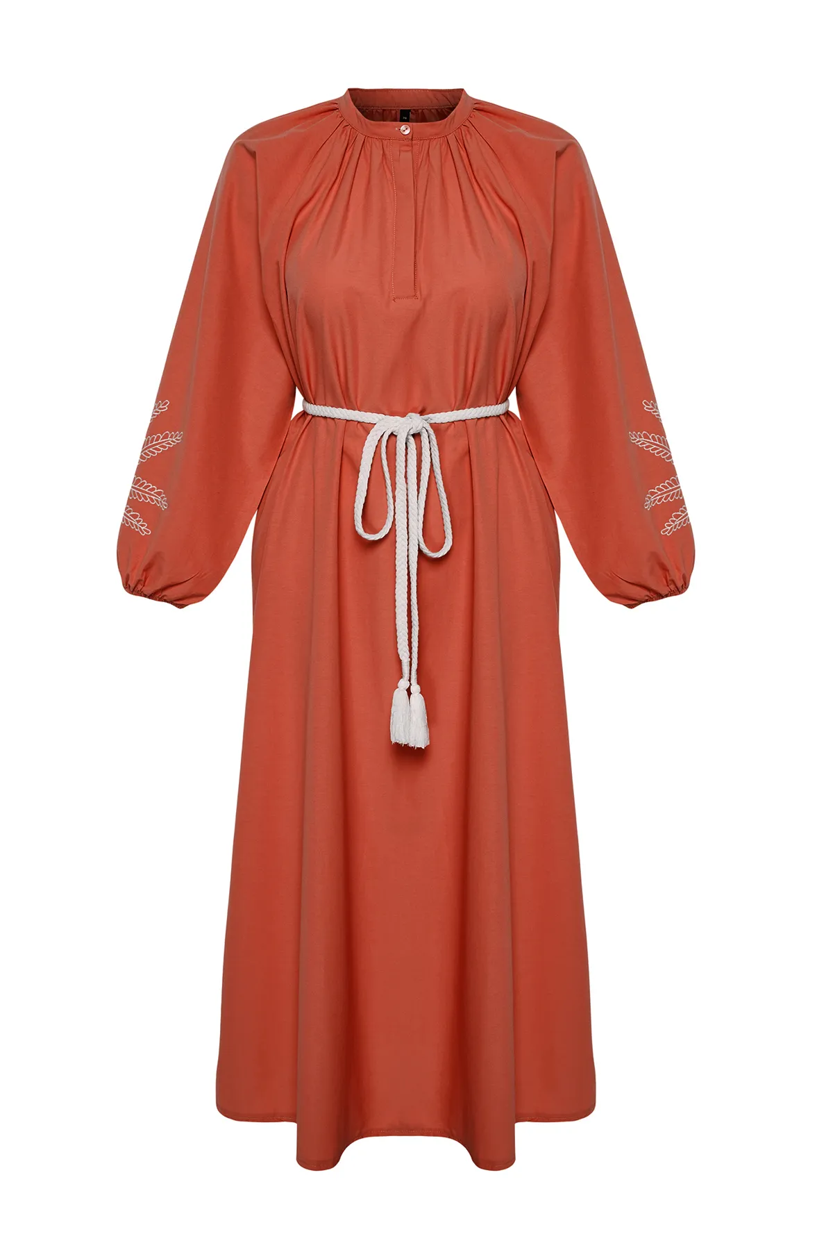 Trendyol Modest  Zimtfarbenes, ungefüttertes, besticktes / besticktes, gewebtes Hijab-Kleid aus Terrycotton TCTSS24EB00213