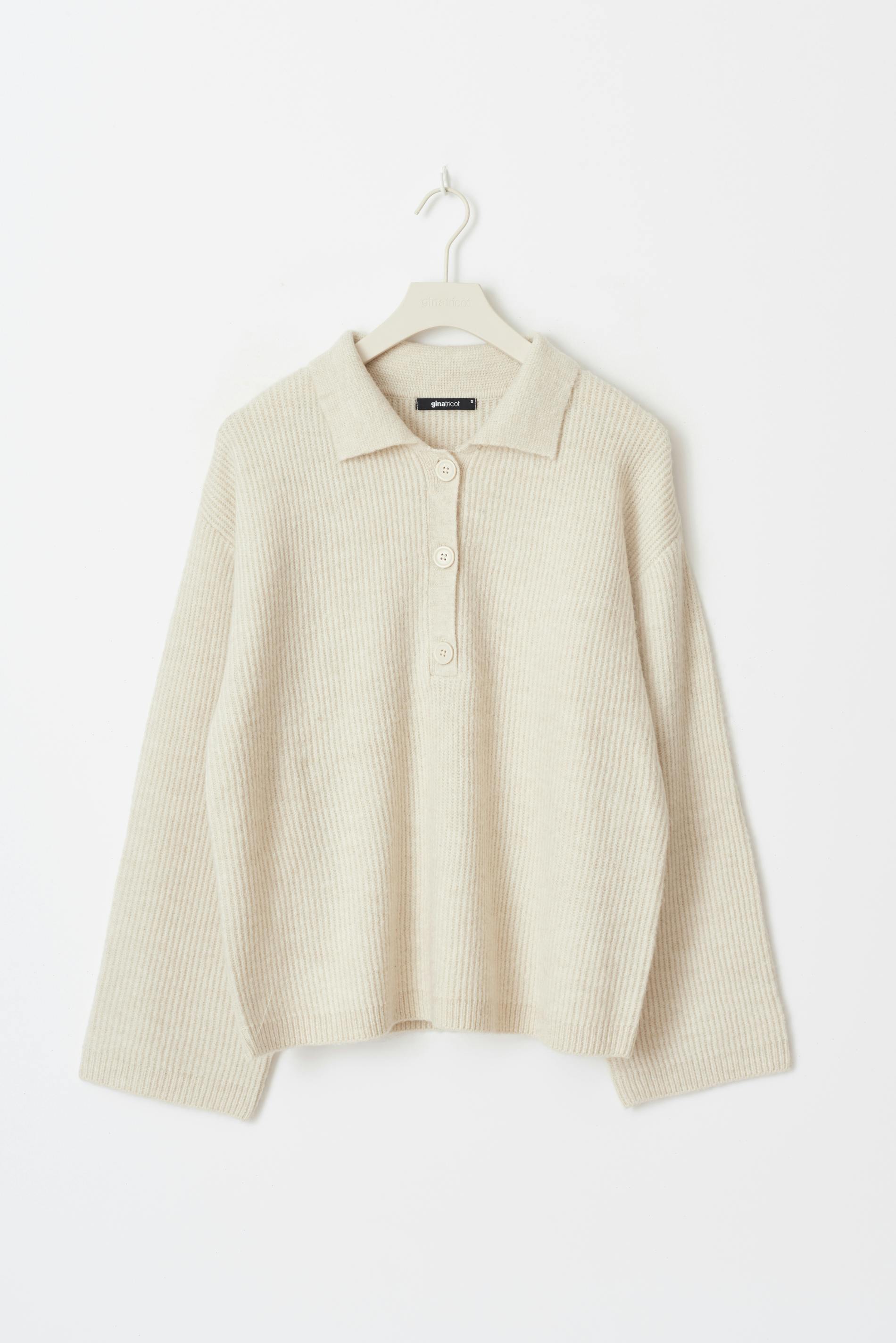 Knitted collar sweater