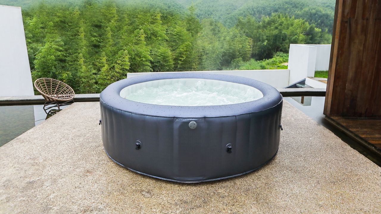 PureHaven MSpa PureHaven aufblasbarer Whirlpool 204x204x70 cm für 6 Personen selbstreinigend inkl. Filterkatuschen und Abdeckung Leergewicht 42 kg