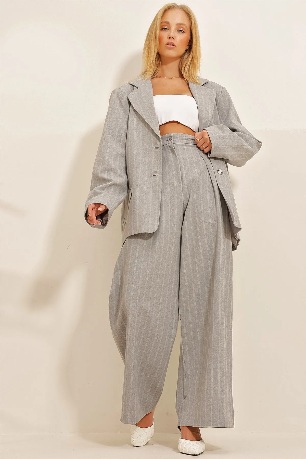 Trend Alaçatı Stili  Grau gewebter Damen-Jacken-Hosen-Anzug ALC-X10841