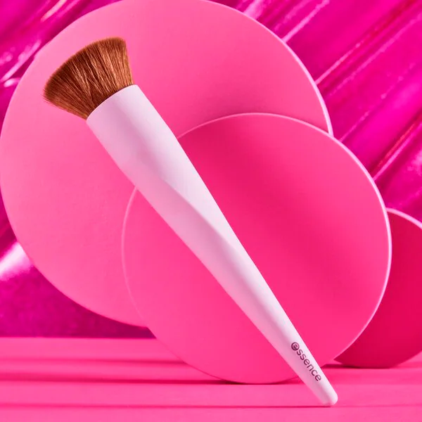 Essence 01 Buff Away Your Problems Makeup Buffer Brush