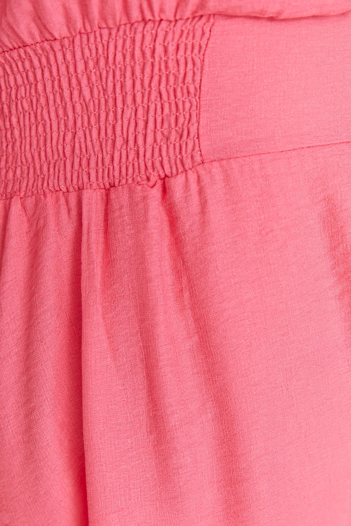 Trendyol Curve  Rosa gewebtes Kleid mit Zierstreifen und Knopfdetails TBBSS22EL1563