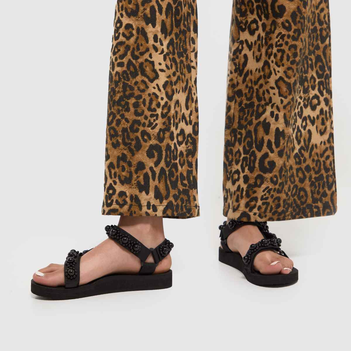 ARIZONA LOVE – Svarta sandaler med pärlmönster