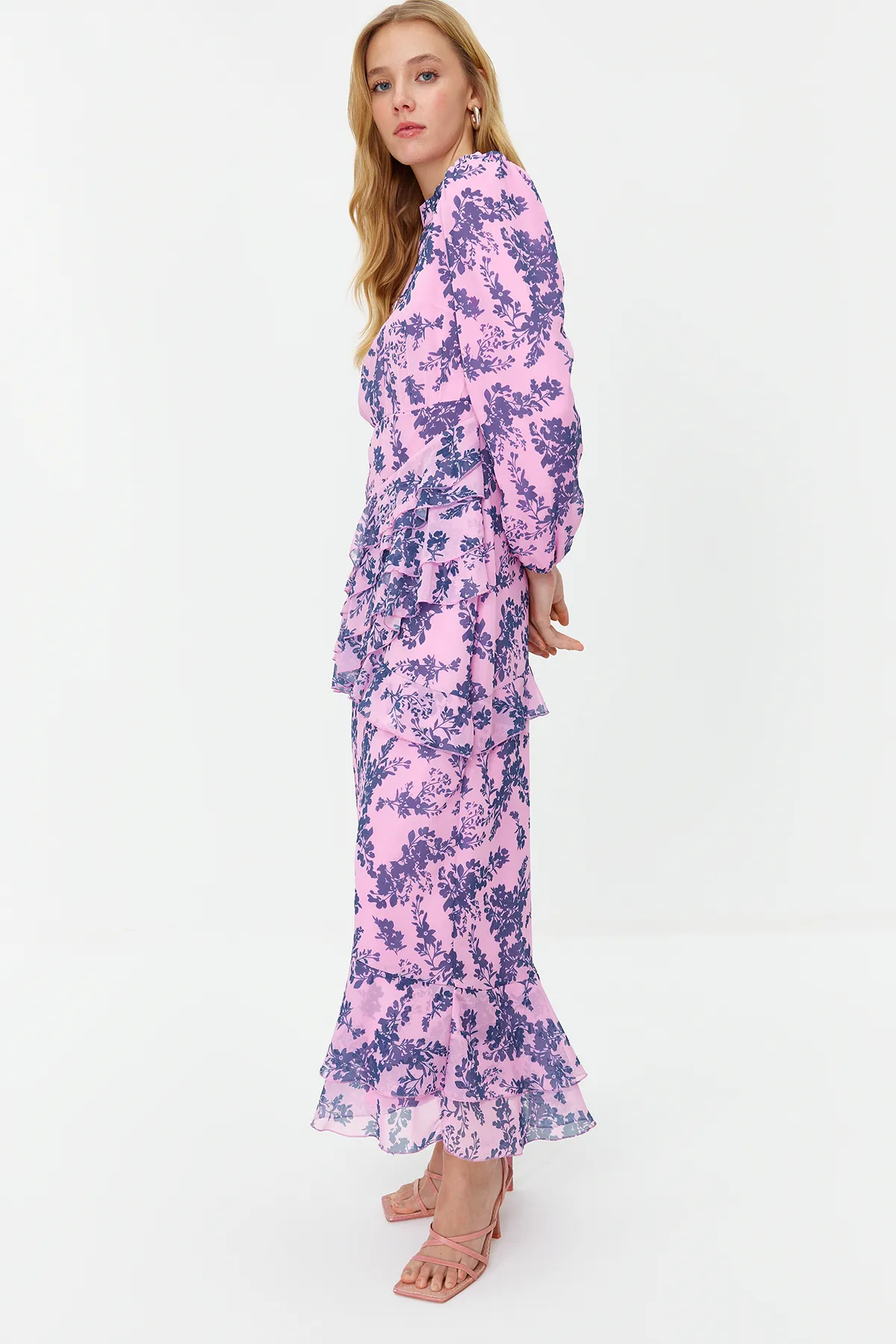 Trendyol Modest  Lilafarbener Blumenrock, gerüschtes, gefüttertes Kleid aus gewebtem Chiffon TCTSS23EB00160