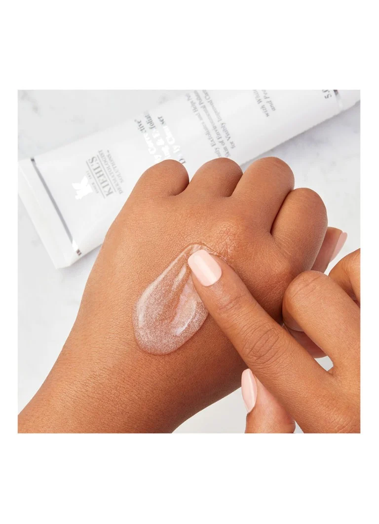 Kiehl's Clearly Corrective Brightening & Exfoliating Daily Cleanser - izgaismojošs skrubis