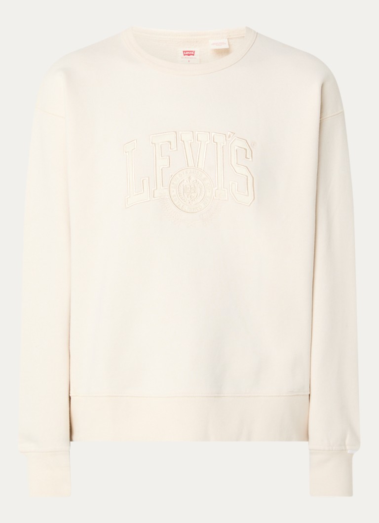 Levi's-neulepusero, jossa on logobrodeeraus