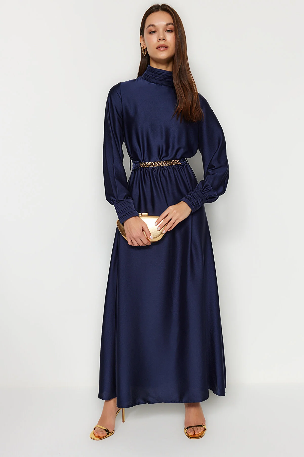 Trendyol Modest  TCTSS22EB0142 Marineblaues Satin-Fitted Bubble-Leinwandgewebe