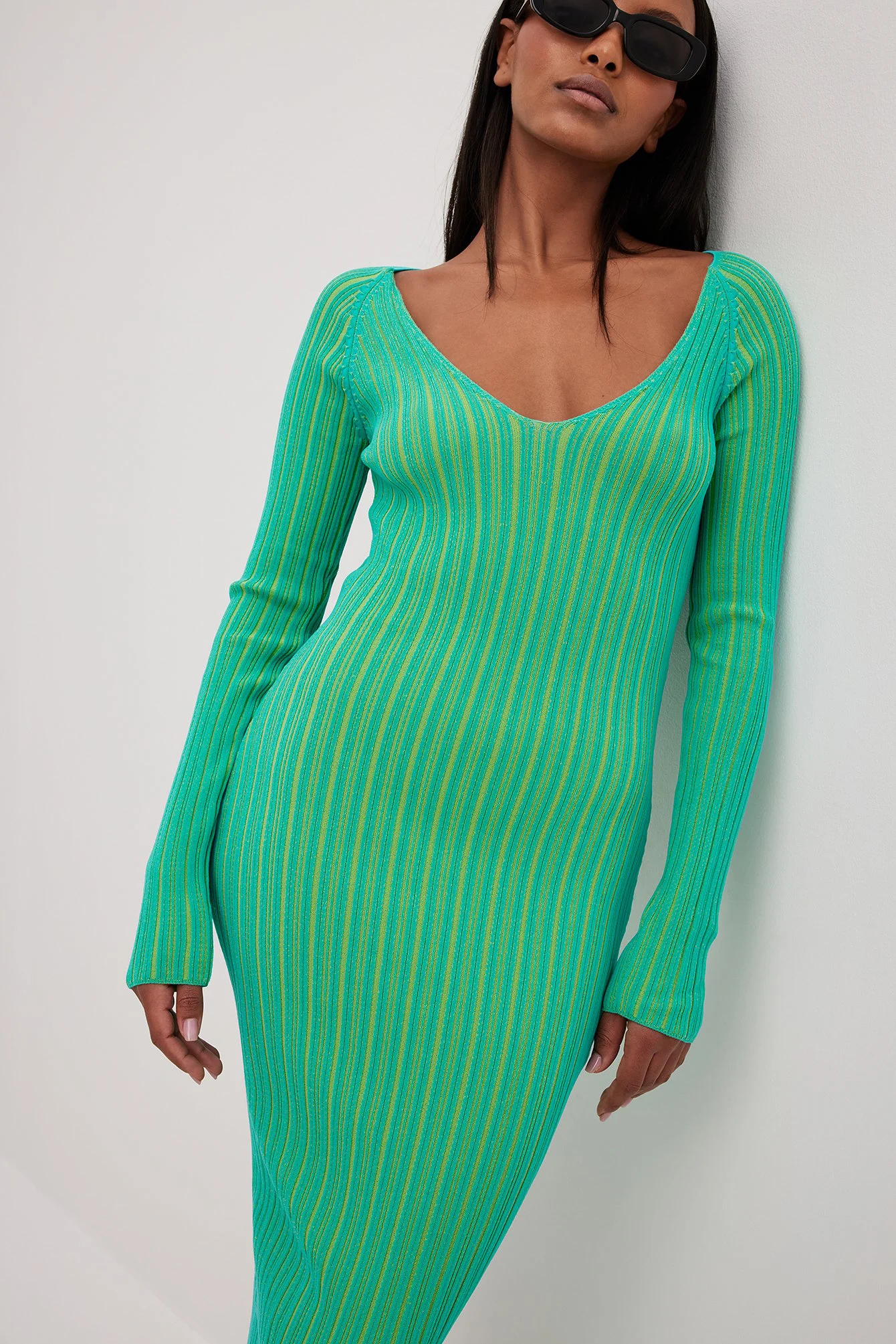 Geripptes Strick-Midikleid