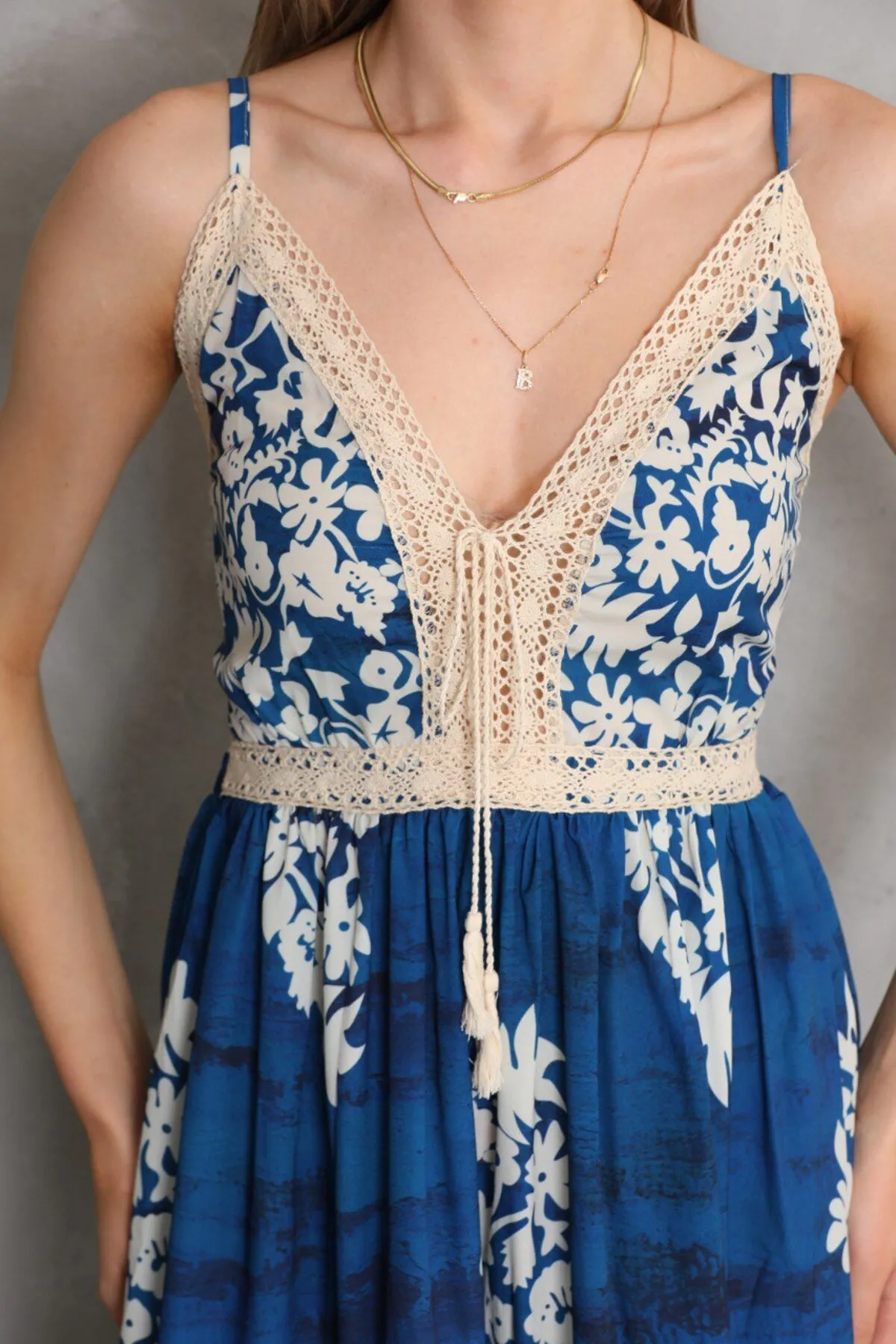 BİKELİFE  Damen Sommerkleid mit Blumenmuster, dünnen Trägern und Strickdetails