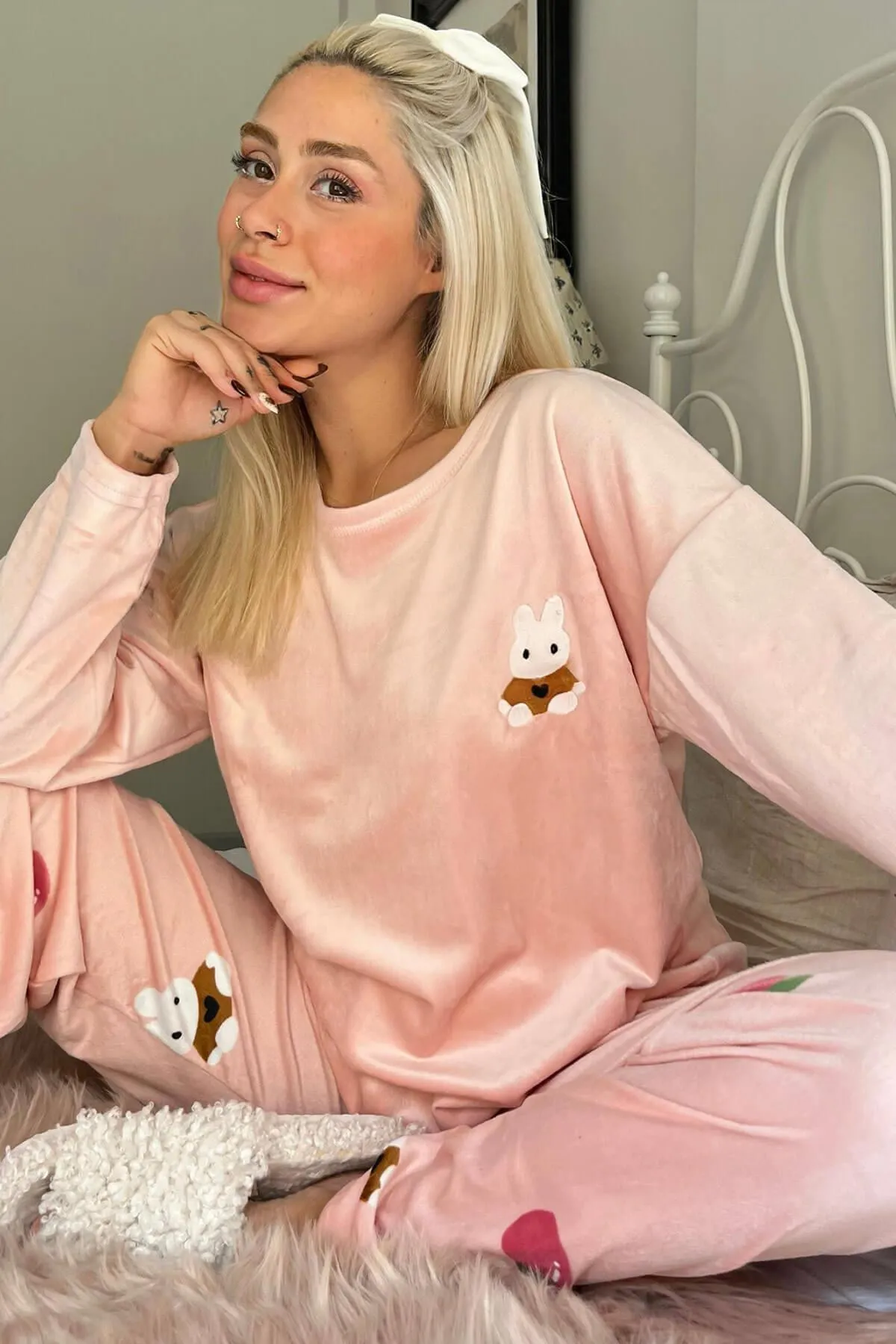 Pijamaevi  Exklusives Damen-Pyjama-Set aus Samt mit Powder Rabbit-Muster