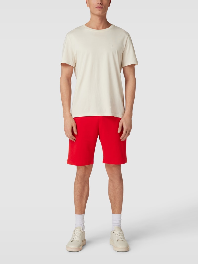 Shorts mit seitlichen Eingrifftaschen in rot