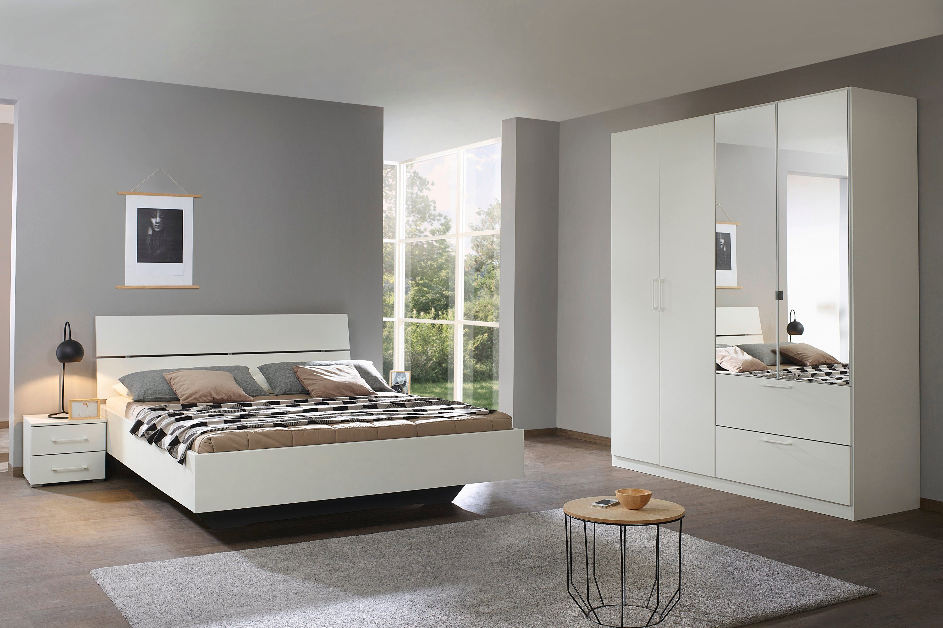 rauch Schlafzimmer-Set Challenger, Schrank mit Spiegel in 2 Breiten, Bett in 3 Breiten und 2 Nachttische