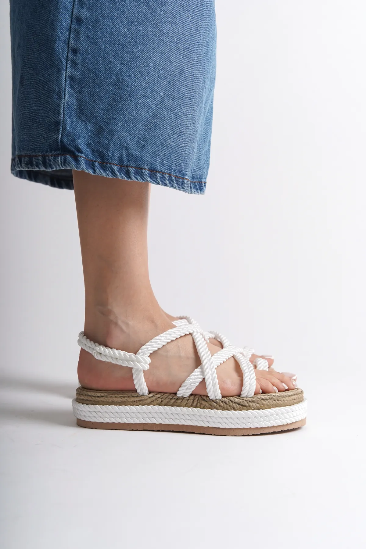 Capone Outfitters  Damen-Sandalen mit Keilabsatz und Schnürung