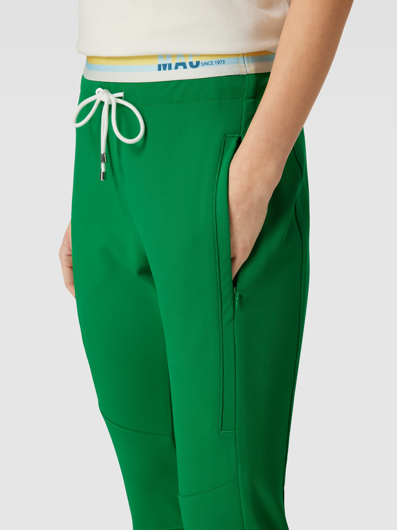 Sweatpants mit Teilungsnähten Modell 'FUTURE 4.0' in grün