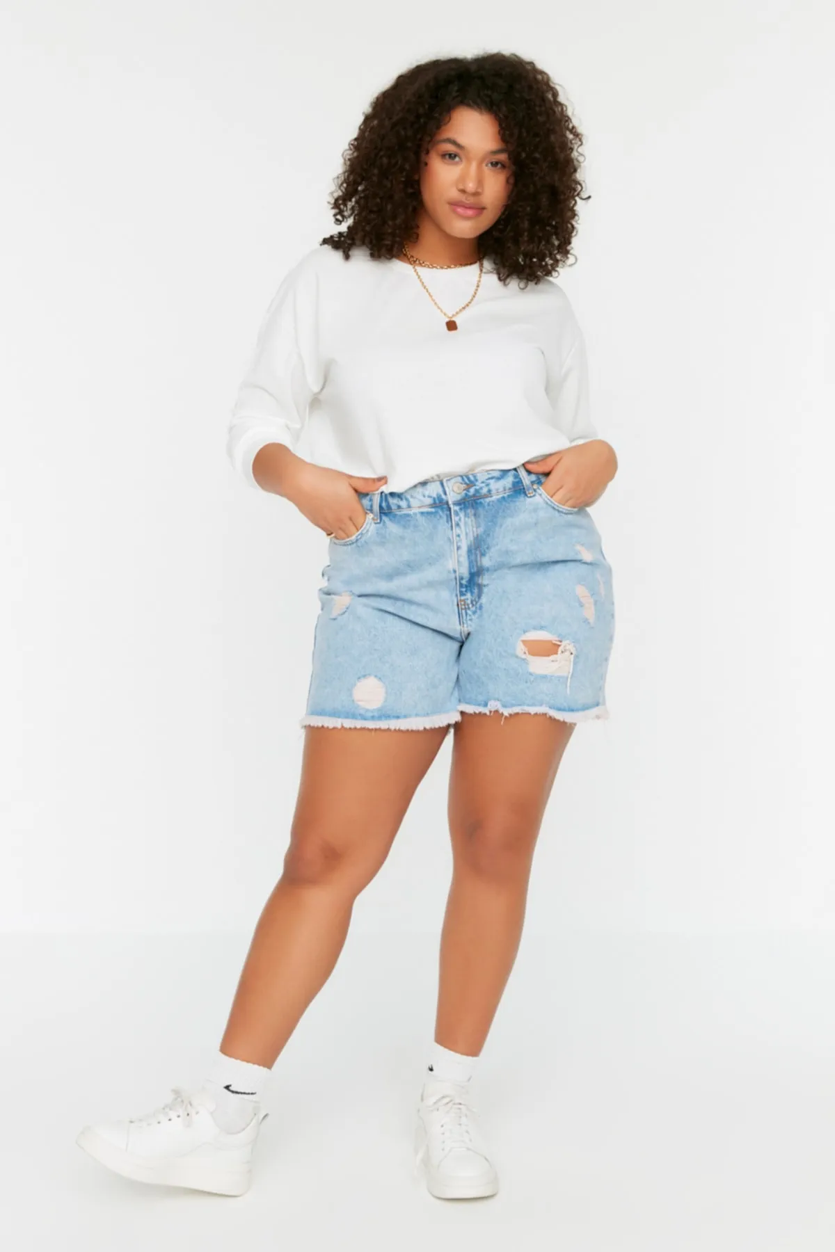 Trendyol Curve  Blaue Jeansshorts und Bermuda TBBSS22SR0165