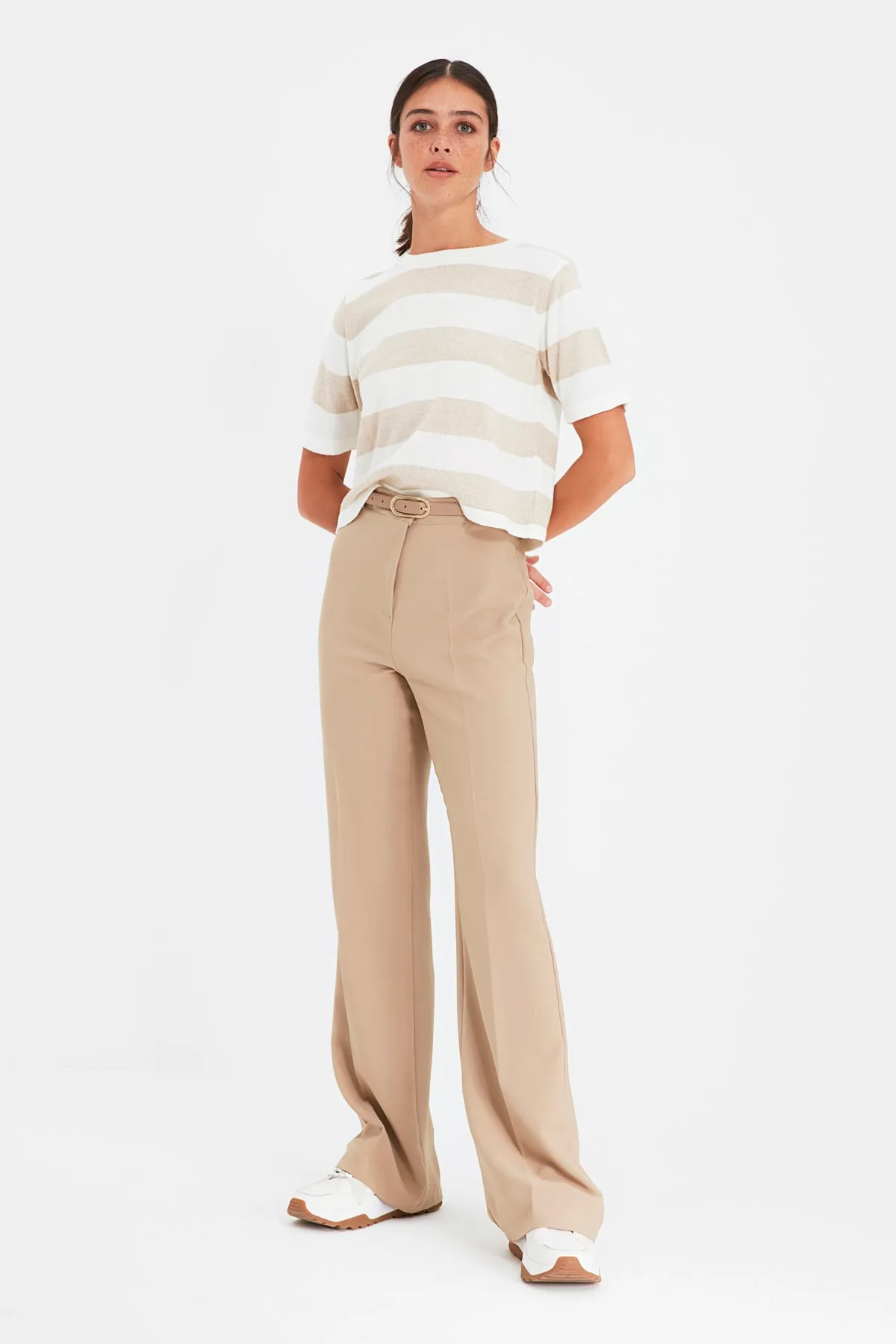 Trendyol Collection  Nerzfarbene gerade/gerade geschnittene gewebte Hose TWOAW21PL0617