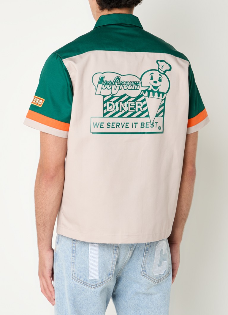 ICE CREAM – Wir servieren es am besten – Normales T-Shirt mit Rückenaufdruck