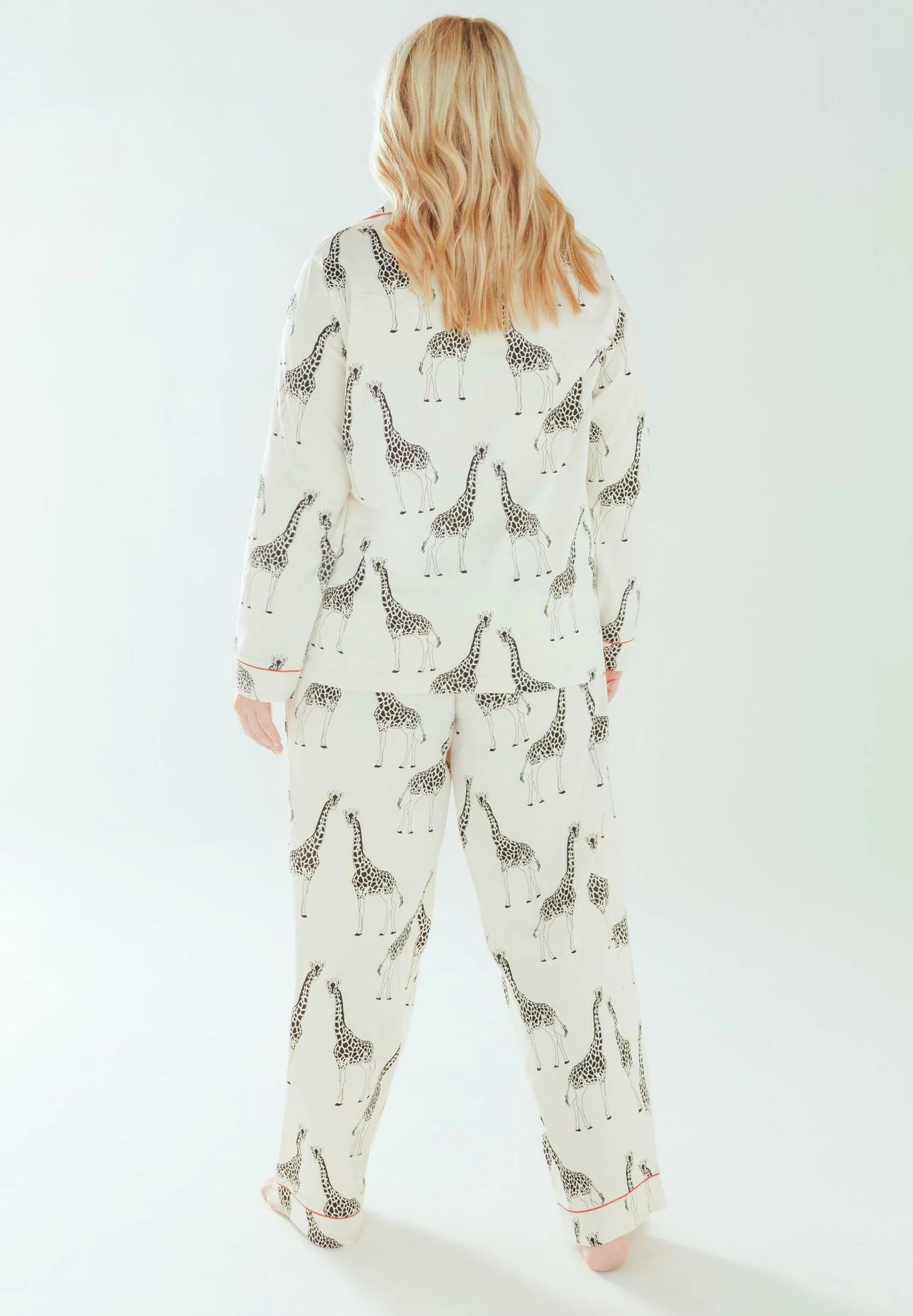 Chelsea Peers CONJUNTO DE BOTONES CON JIRAFA CURVA - Pijama
