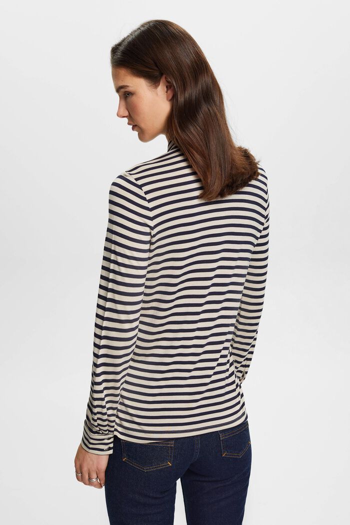 Longsleeve mit Streifen und Knöpfen