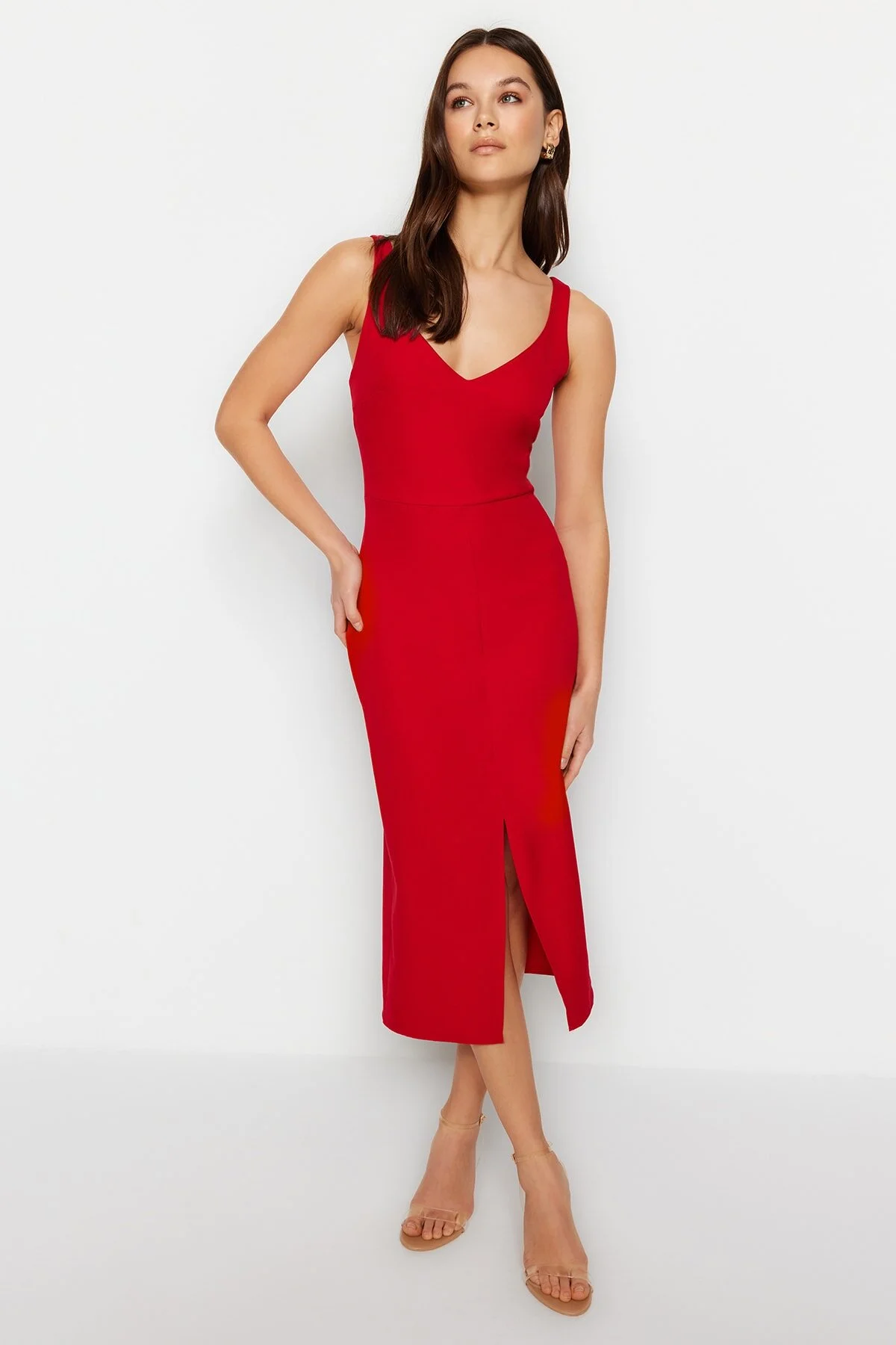 Trendyol Collection  Rotes, eng anliegendes, figurbetontes Midi-Webkleid mit Schlitz und Gürtel TWOSS23EL02262