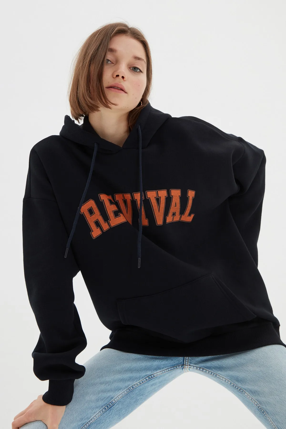 Trendyol Collection  Marineblaues Unisex-Sweatshirt mit Kapuze in Übergröße/weiter Passform TMNAW22SW1462/Marineblau
