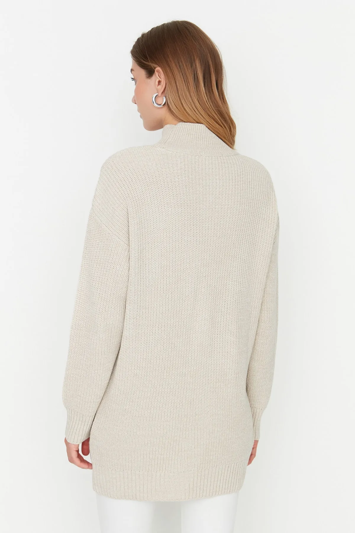 Trendyol Modest  Beigefarbener Rollkragen-Strickpullover TCTAW23KZ00048