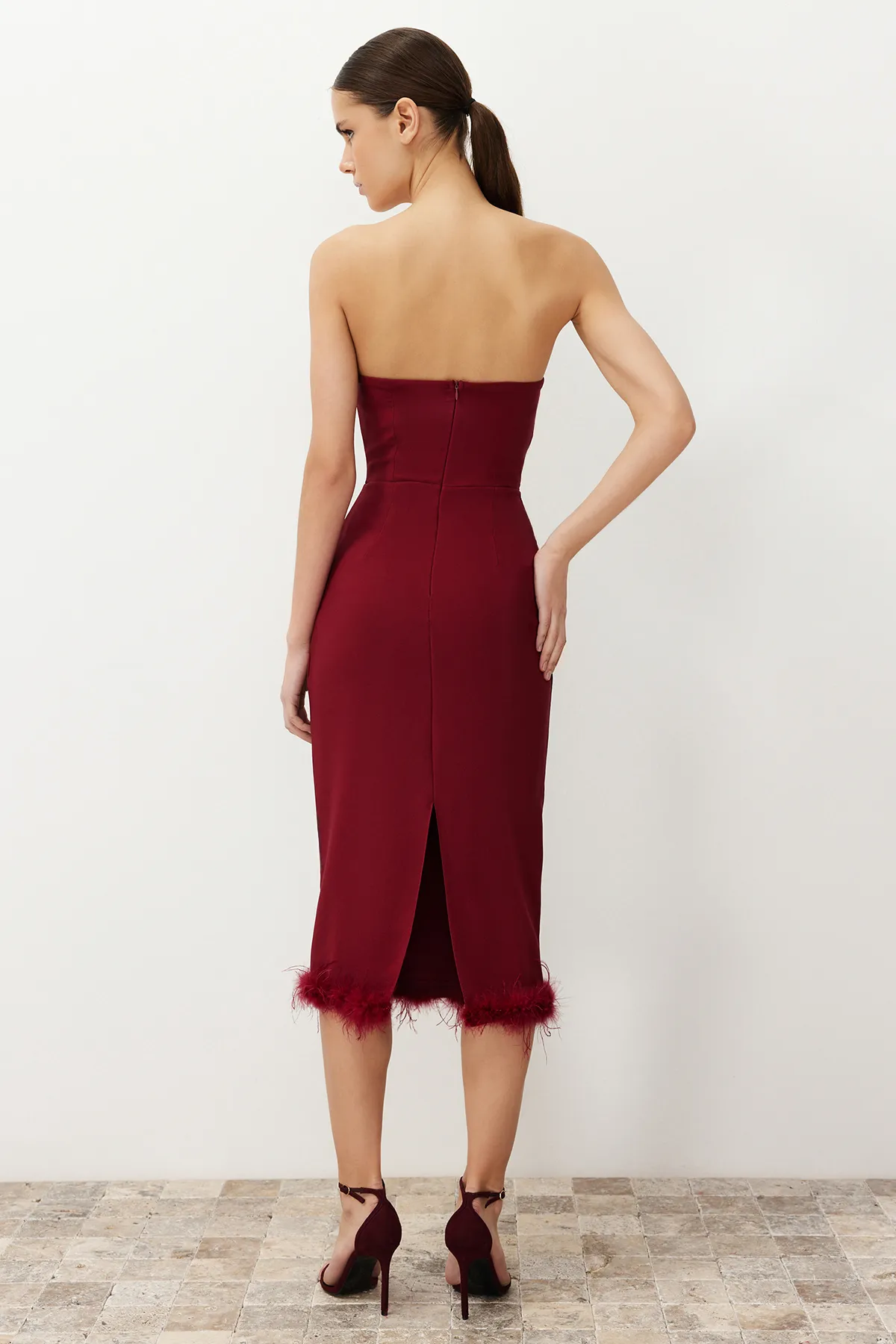Trendyol Collection  Burgunderrotes, figurbetontes, gewebtes Korsett-Detail, elegantes Abendkleid TPRAW24EL00182