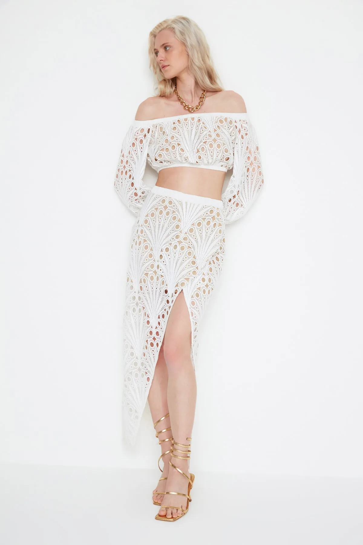 Trendyol Collection  X Moeva Ecru Carmen Kragen Brode Beach Unterteil-Top-Set TBESS22AU0404