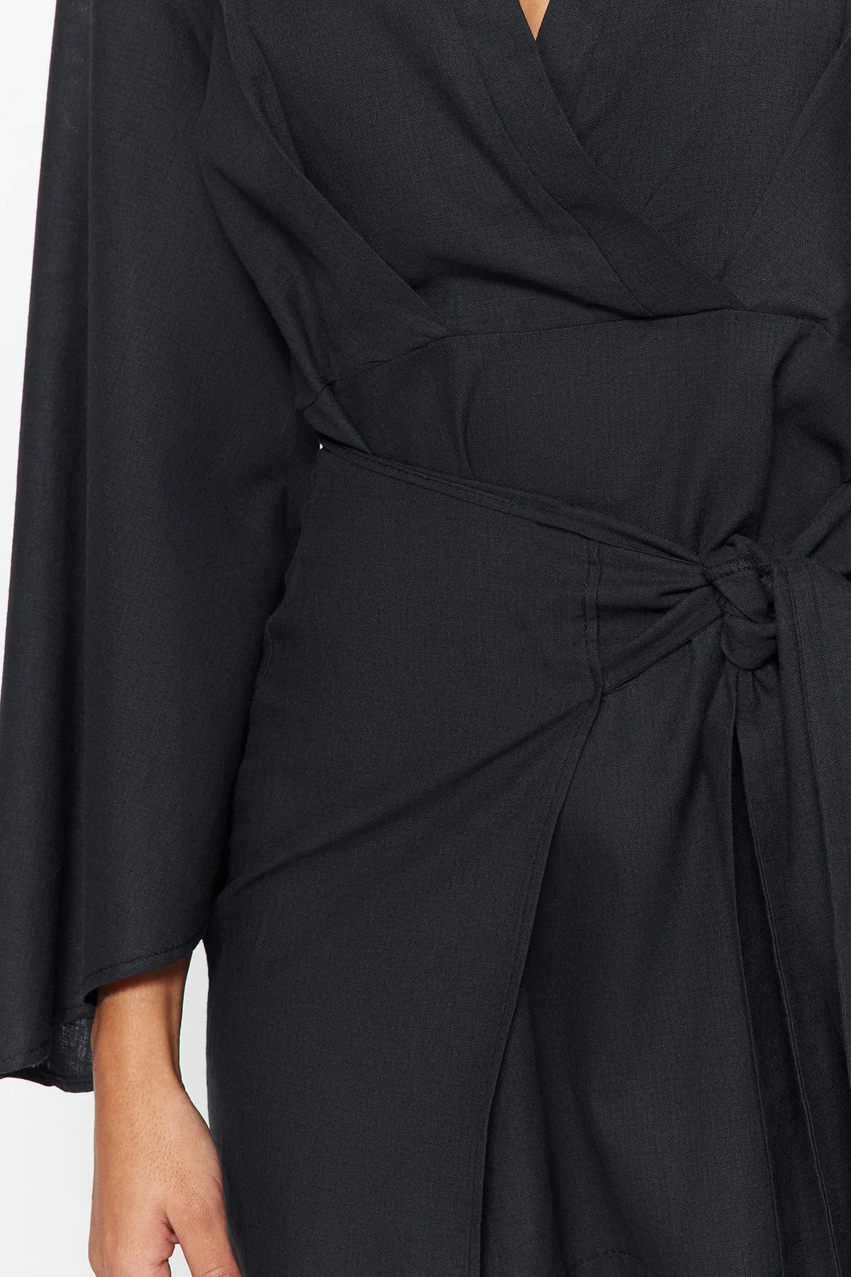 Trendyol Collection  Schwarzes, gewebtes, gebundenes Mini-Strandkleid aus 100 % Baumwolle TBESS21EL3208