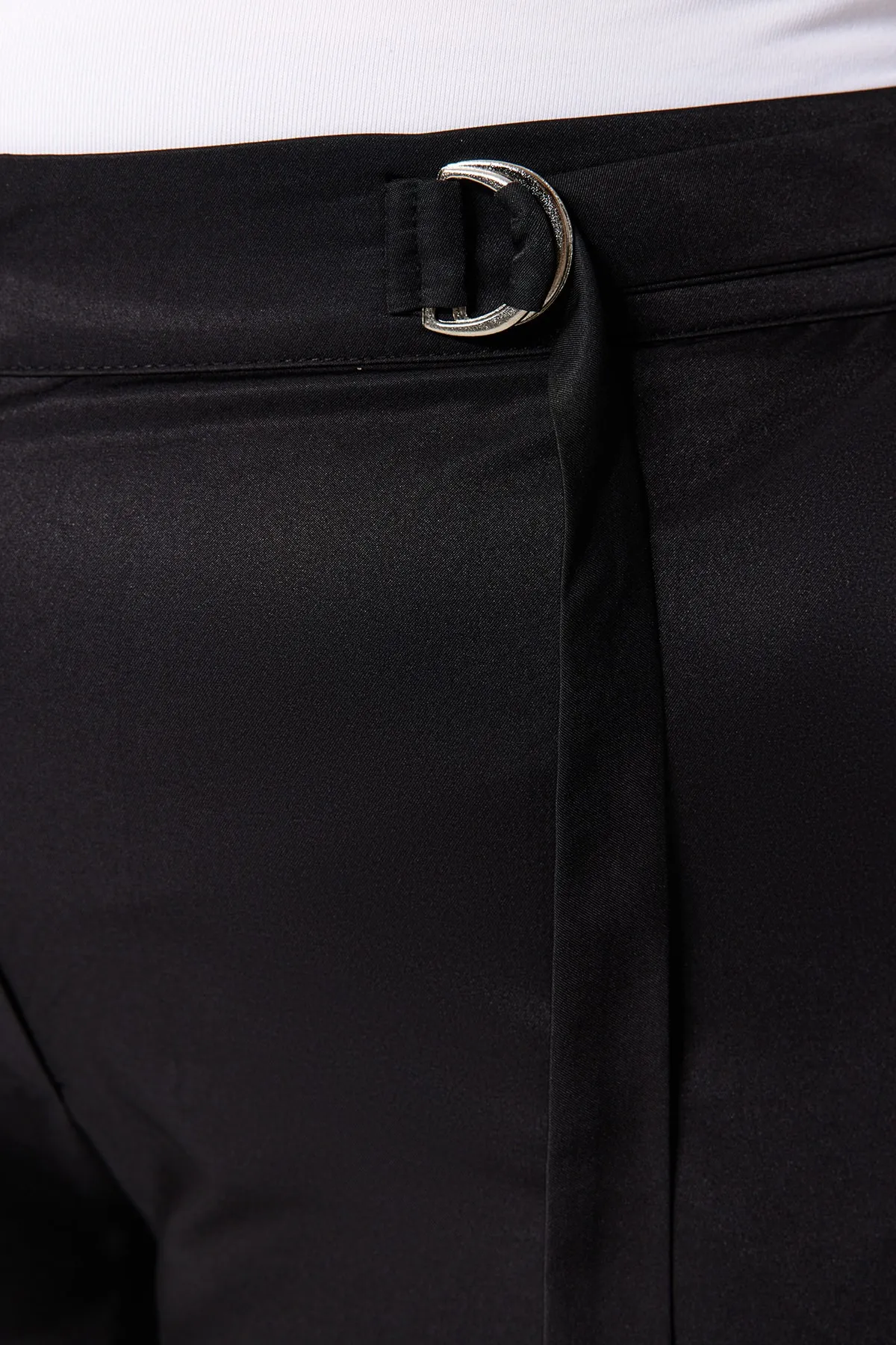 Trendyol Curve  Schwarze Fallschirm-Webhose mit weitem Bein TBBAW24AR00010