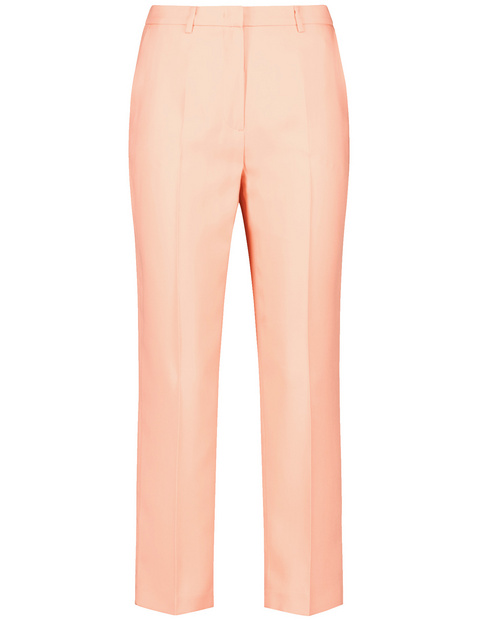 Schlichte Hose mit Bügelfalten
