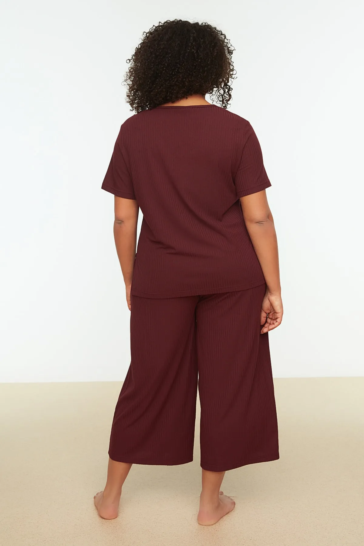 Trendyol Curve  Weinrotes Pyjama-Set aus Strick