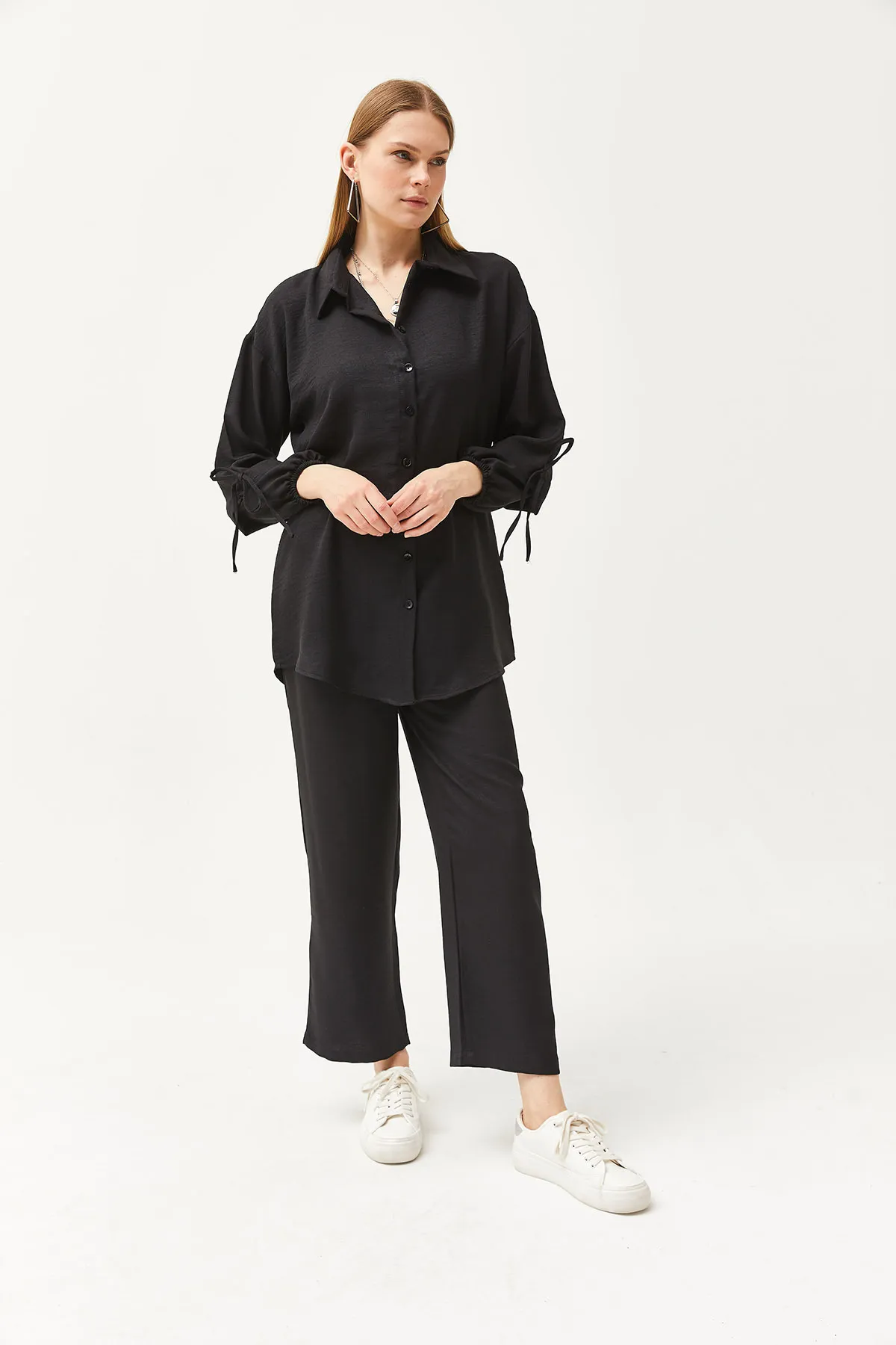 Olalook  Schwarzes Damen-Set aus Unter- und Oberteil aus Leinen TAL-00000001