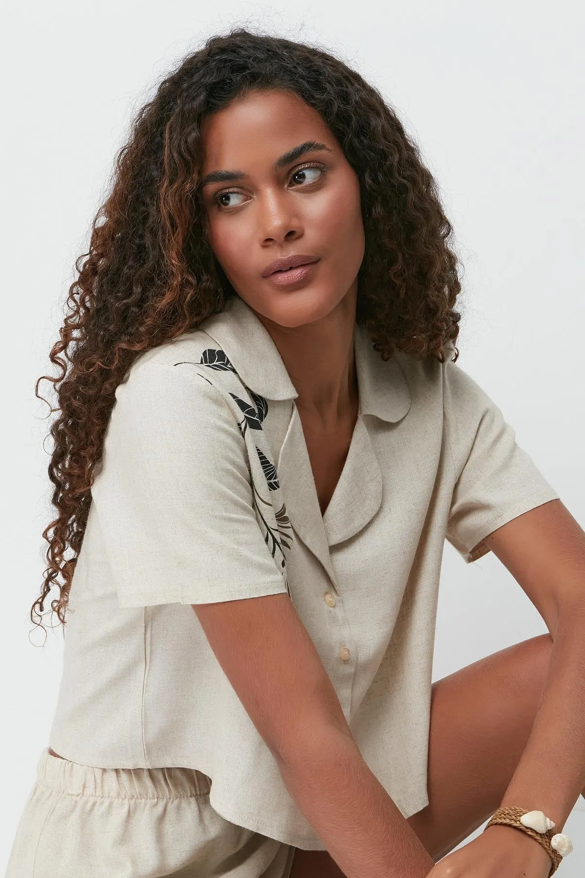 C&City  Kurzarm-Hemd-Shorts-Set aus Leinen mit Bedruckung 9144 Beige
