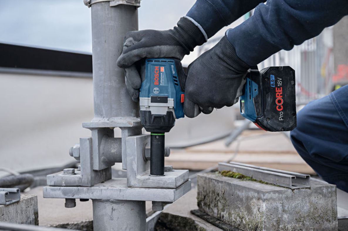 Bosch Blue 06019L9001 GDS 18V-750 C Akku-Schlagschrauber-Set (ohne Akkus und Ladegerät) in L-BOXX