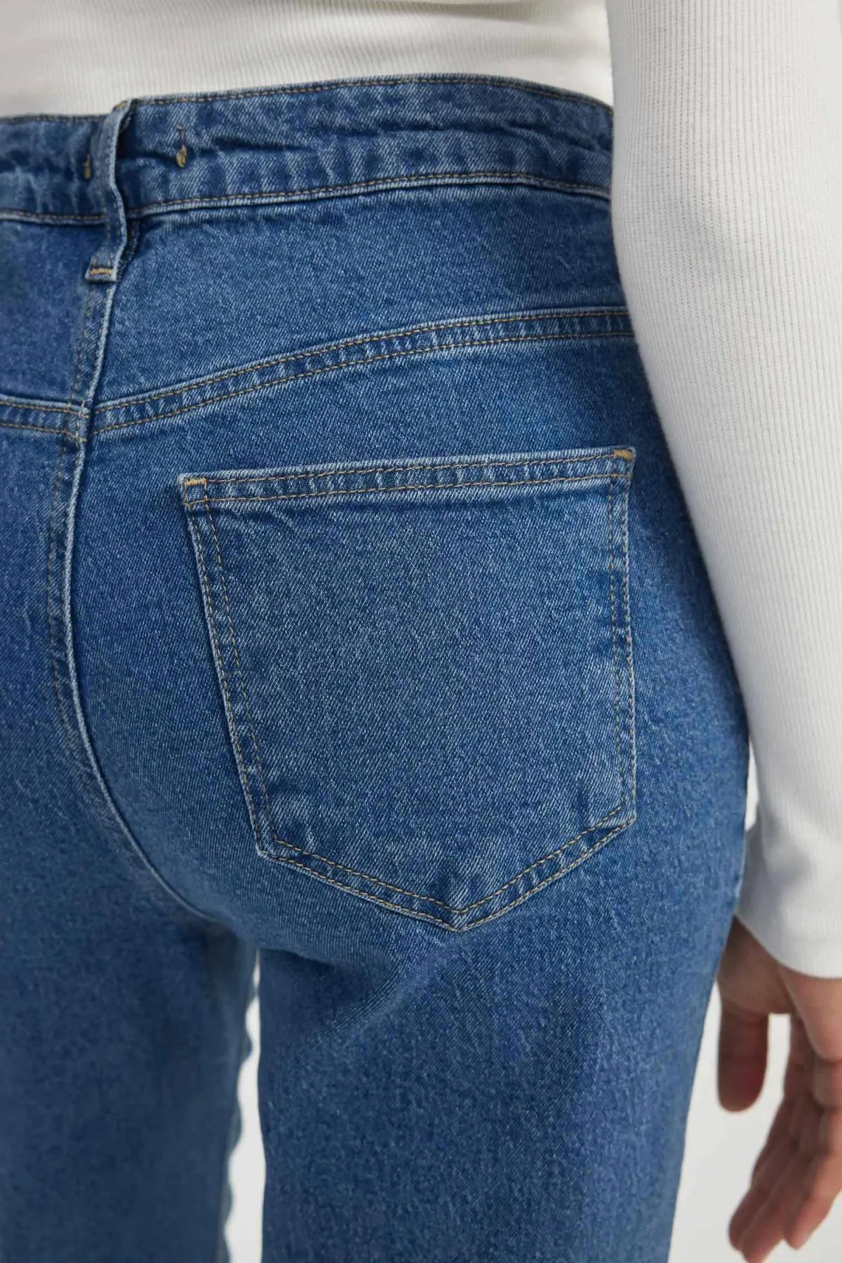 DeFacto  Lina Comfort Mom Fit - Jeans mit hoher Taille und Knöchellänge B5472ax23cw